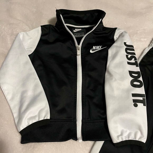 Nike 2T Jogger Set Black and white - Picture 2 of 4